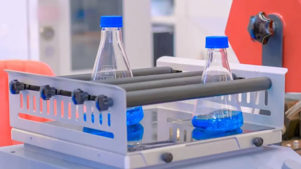 شیکر آزمایشگاهی چیست؟ بررسی انواع و کاربردها